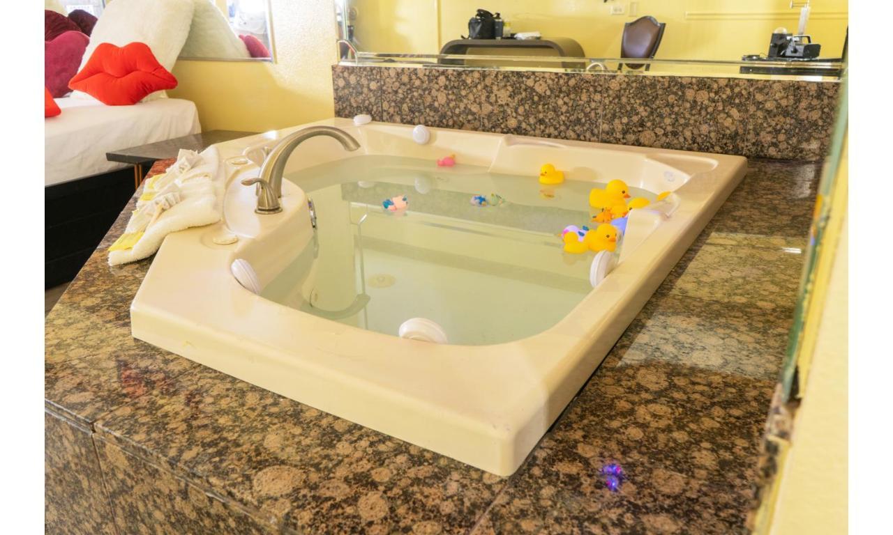 Luxe Romantic Suites Dolton Esterno foto