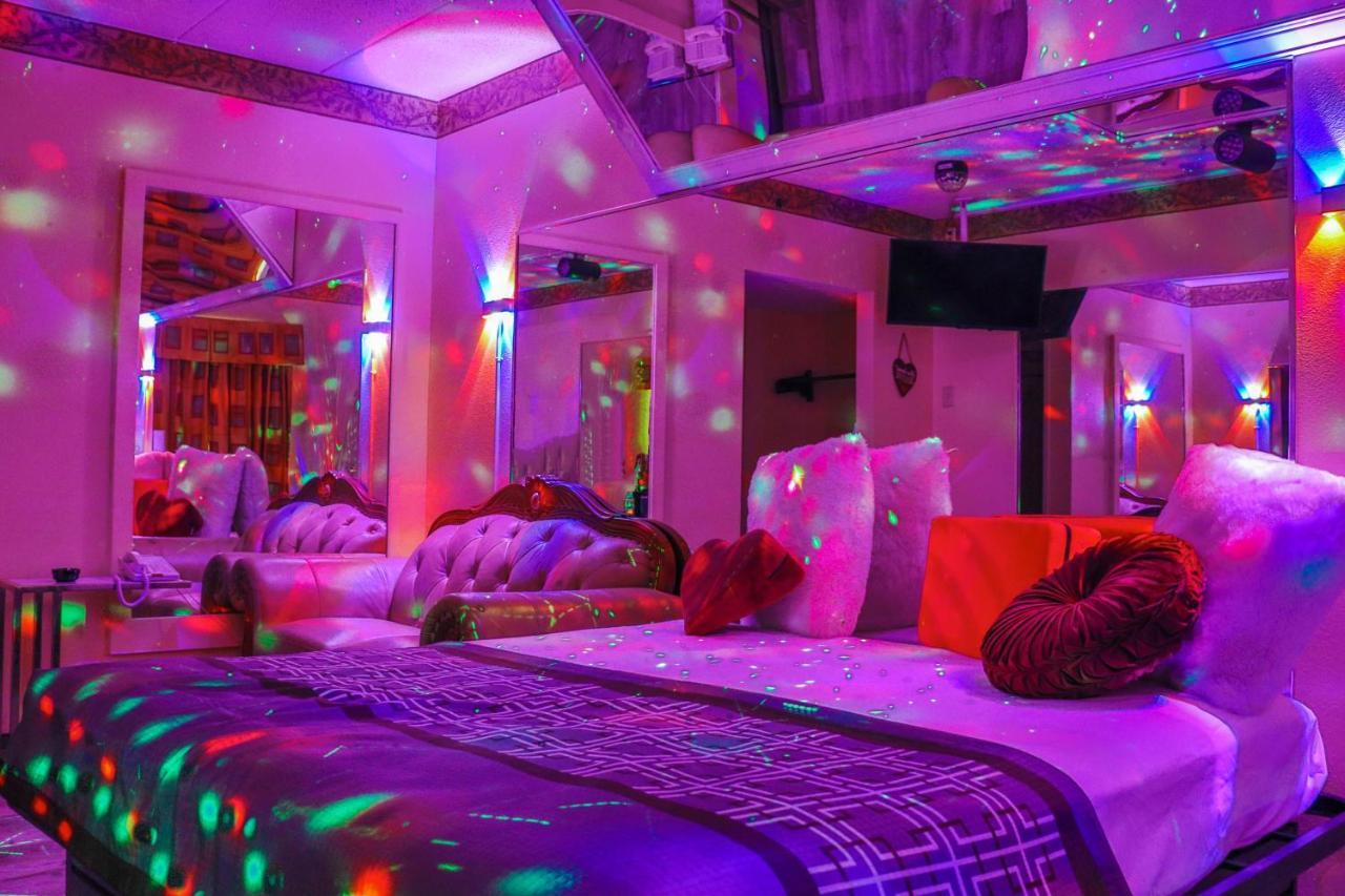 Luxe Romantic Suites Dolton Esterno foto